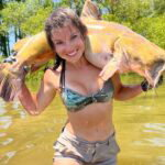 Pêche à la main (Noodling) Catch & Release sur un MEAN Flathead Catfish !