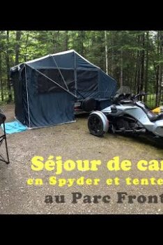 Camping en Can-Am Spyder avec tente-roulotte Bunkhouse dans le parc Frontenac