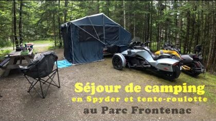 Camping en Can-Am Spyder avec tente-roulotte Bunkhouse dans le parc Frontenac