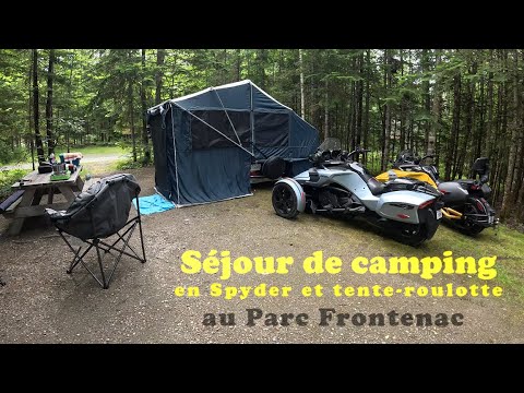 Camping en Can-Am Spyder avec tente-roulotte Bunkhouse dans le parc Frontenac